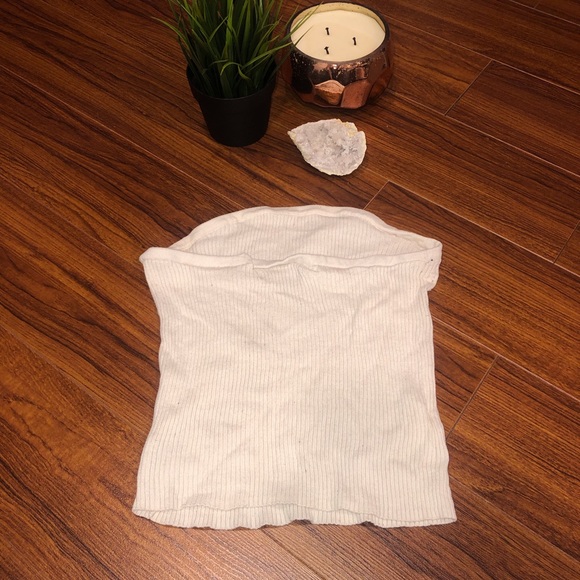 ✨2/$20✨ AEO STRAPLESS OFF WHITE RIBBED CROP TOP ✨ - Picture 3 of 3